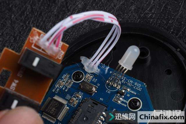 塔兰特Ember游戏鼠标拆解测评
