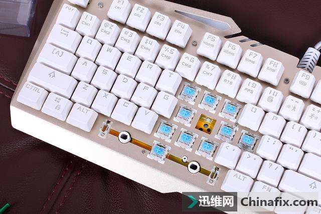 机械键盘可以自己换轴啦,还不知道你就凹凸了