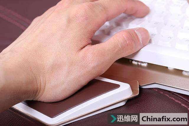 机械键盘可以自己换轴啦,还不知道你就凹凸了