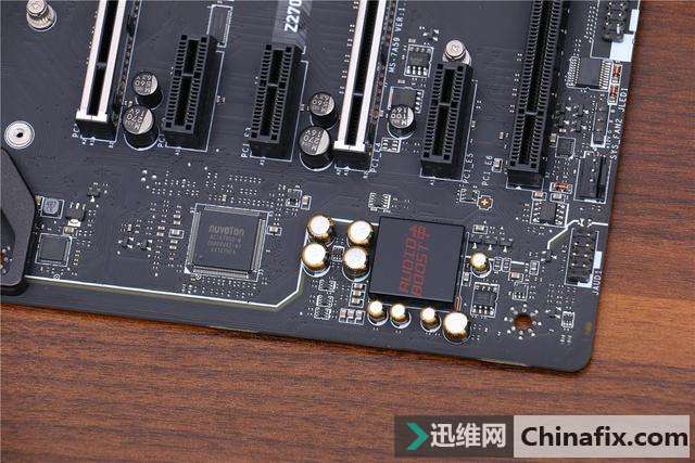 体验高刷新显示器,今天装了一台《守望先锋》稳跑 240 FPS 的机器