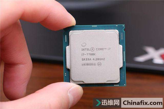 体验高刷新显示器,今天装了一台《守望先锋》稳跑 240 FPS 的机器