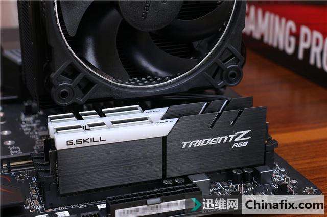 体验高刷新显示器,今天装了一台《守望先锋》稳跑 240 FPS 的机器