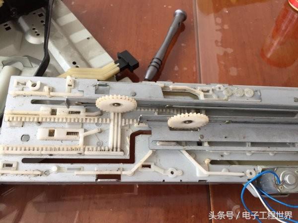 拆修1990年产有机械问题的先锋双仓门CD机