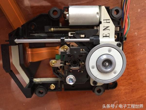 拆修1990年产有机械问题的先锋双仓门CD机