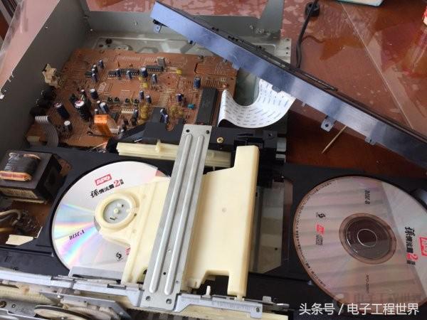 拆修1990年产有机械问题的先锋双仓门CD机