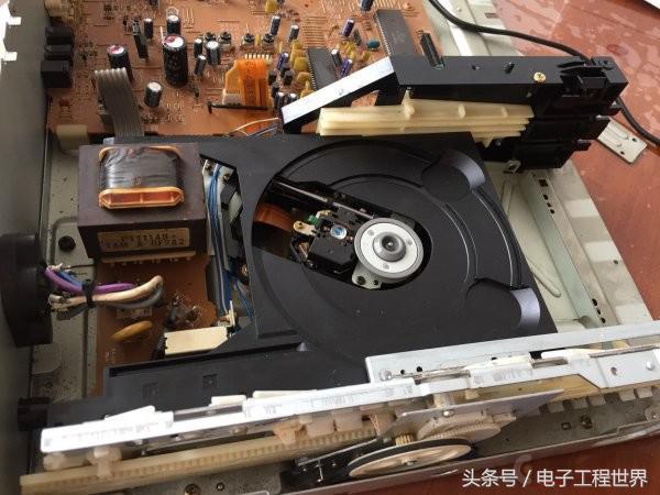 拆修1990年产有机械问题的先锋双仓门CD机