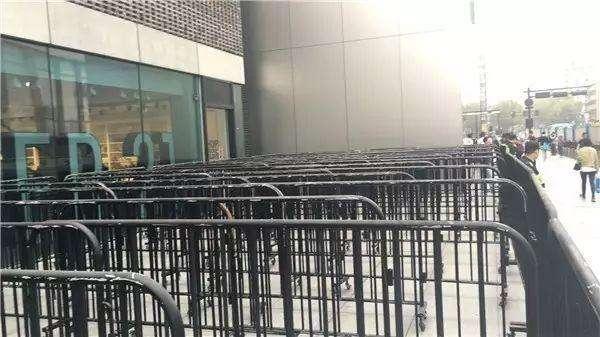 iPhone 8首卖遇冷!苹果店员热烈欢迎,却只迎来了4个果粉,尴尬!