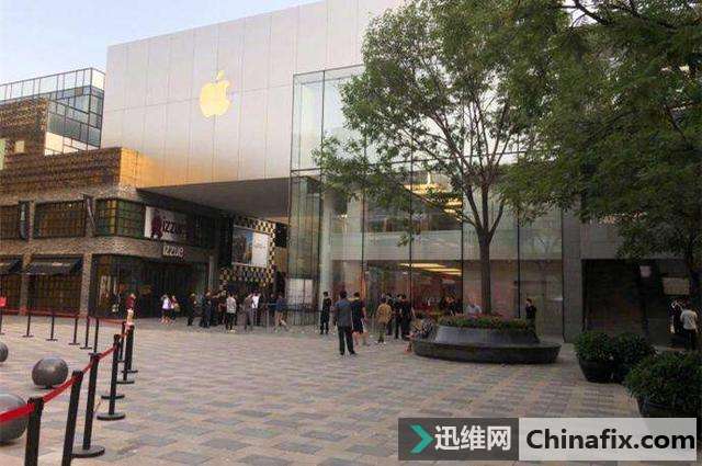 iPhone 8首卖遇冷!苹果店员热烈欢迎,却只迎来了4个果粉,尴尬!