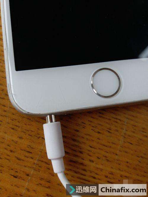 苹果iPhone手机一直显示耳机模式怎么办