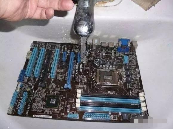 来搞机:电脑运行速度慢可能与灰尘多有关,怎么样给电脑洗澡?