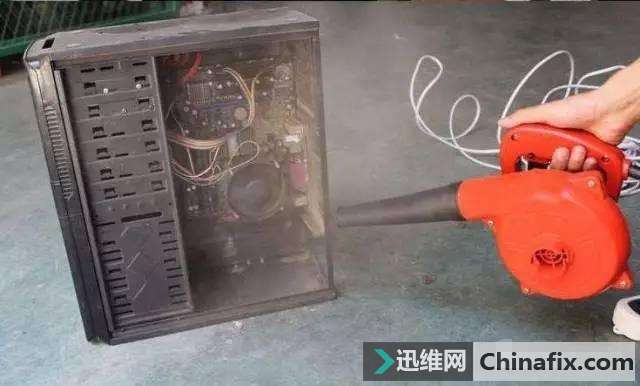 来搞机:电脑运行速度慢可能与灰尘多有关,怎么样给电脑洗澡?