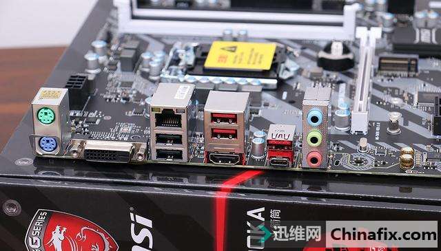 玩转 RGB,M-ATX 炫光小钢炮装机记