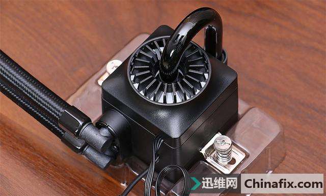 玩转 RGB,M-ATX 炫光小钢炮装机记