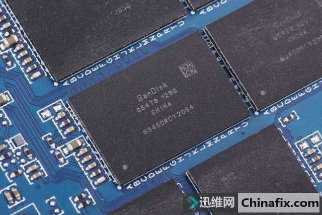 /ͬʱ3D NAND SSD1TBƷײ