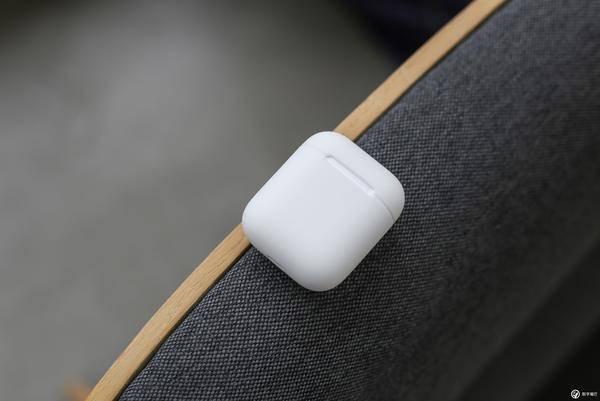 һ AirPods 