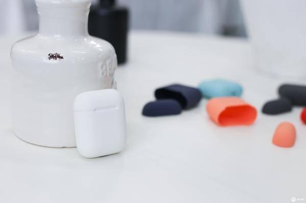 һ AirPods 