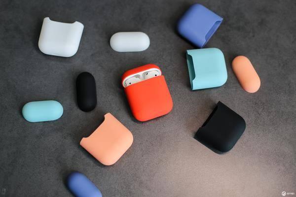 һ AirPods 