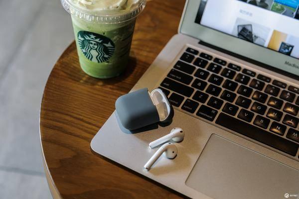 һ AirPods 