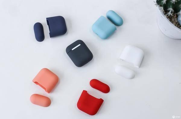 һ AirPods 