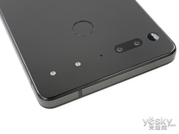 Essential Phone拆解:安卓之父出手不凡!
