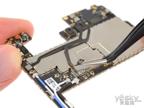 Essential Phone拆解:安卓之父出手不凡!