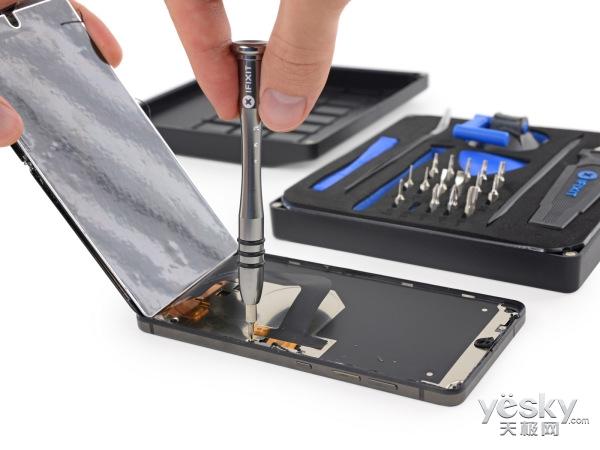 Essential Phone拆解:安卓之父出手不凡!