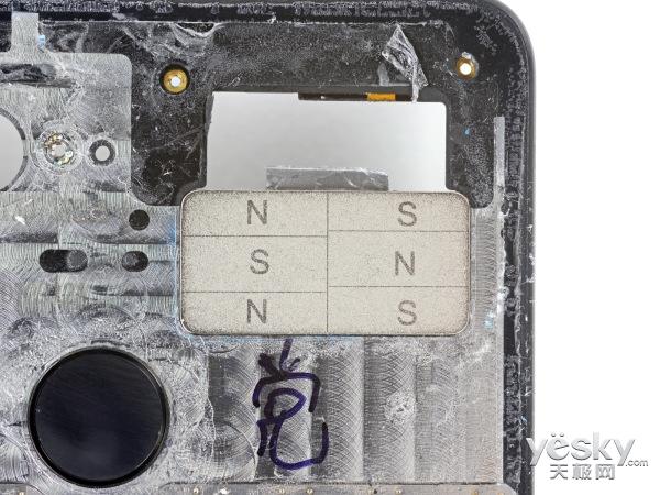 Essential Phone拆解:安卓之父出手不凡!