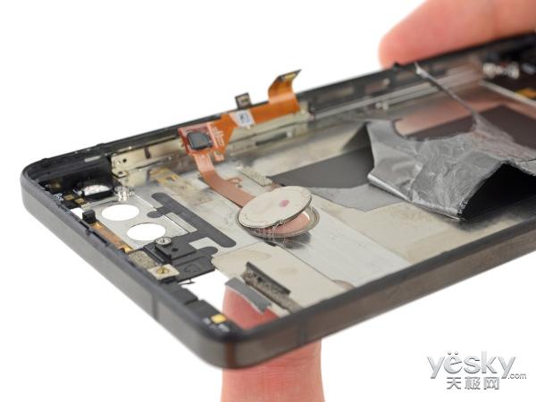 Essential Phone拆解:安卓之父出手不凡!