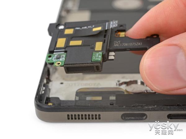 Essential Phone拆解:安卓之父出手不凡!