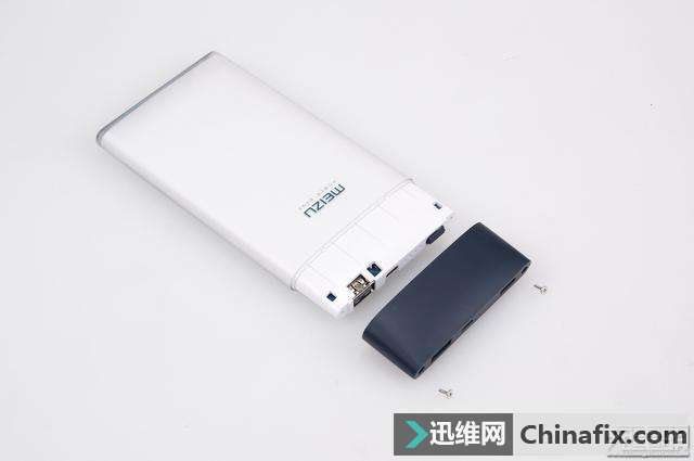 魅蓝M20双向闪充移动电源拆解测评
