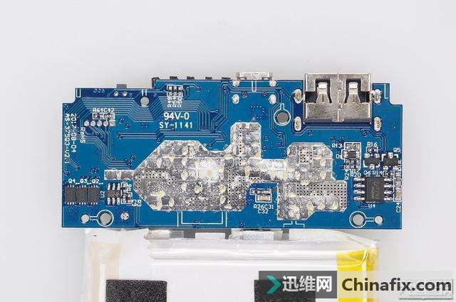 魅蓝M20双向闪充移动电源拆解测评