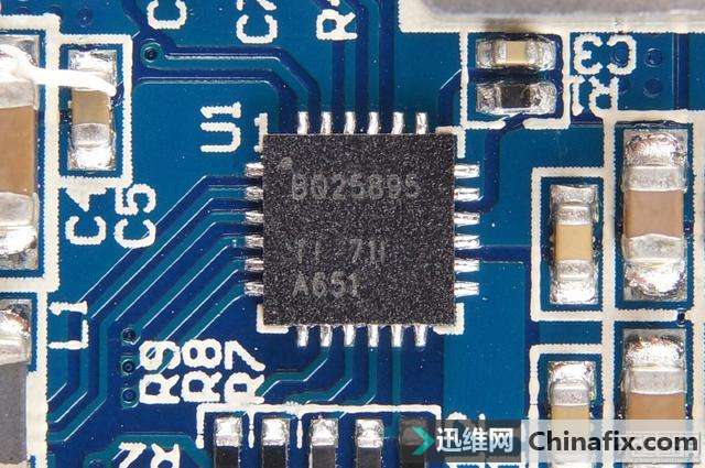 魅蓝M20双向闪充移动电源拆解测评