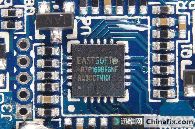 魅蓝M20双向闪充移动电源拆解测评