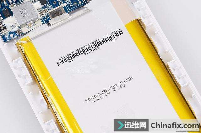 魅蓝M20双向闪充移动电源拆解测评