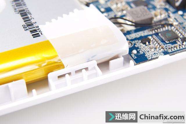 魅蓝M20双向闪充移动电源拆解测评