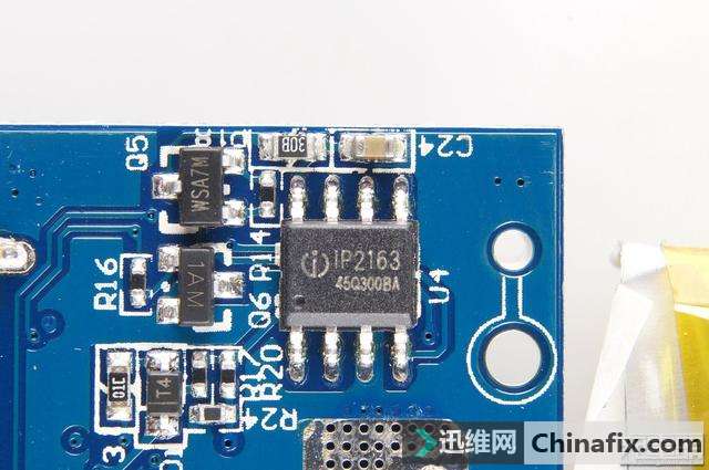 魅蓝M20双向闪充移动电源拆解测评