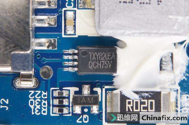 魅蓝M20双向闪充移动电源拆解测评