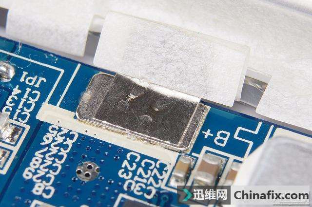 魅蓝M20双向闪充移动电源拆解测评