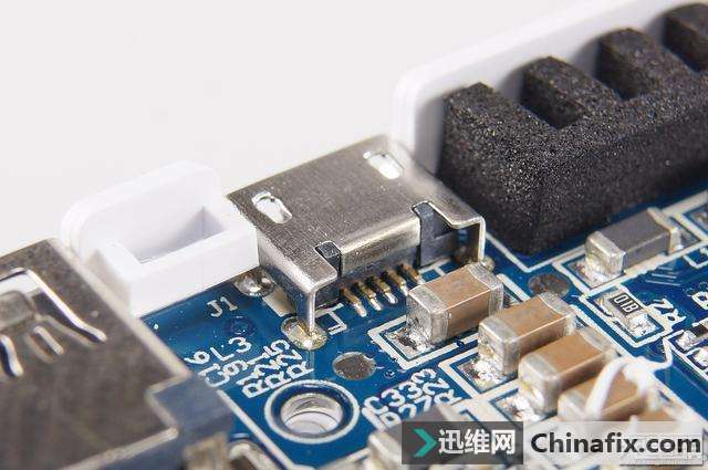 魅蓝M20双向闪充移动电源拆解测评