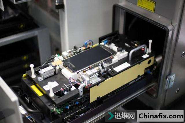 新iPhone充电口有神奇的香味?不信你闻!专家:有特殊功效!