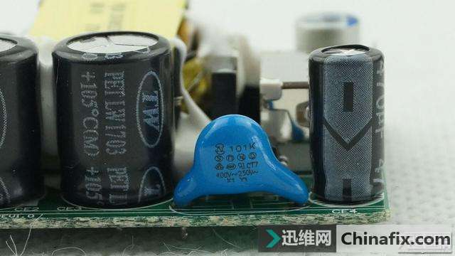 工匠精神 锤子快速电源适配器拆解 CD101