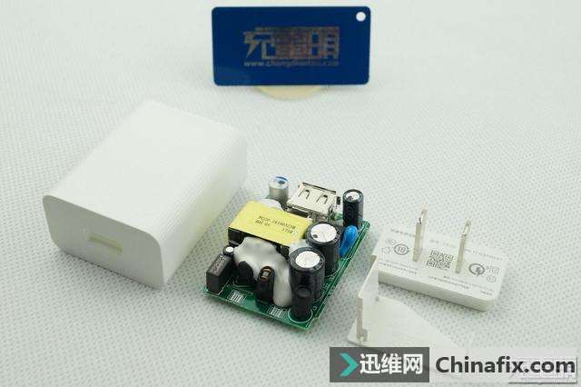 工匠精神 锤子快速电源适配器拆解 CD101