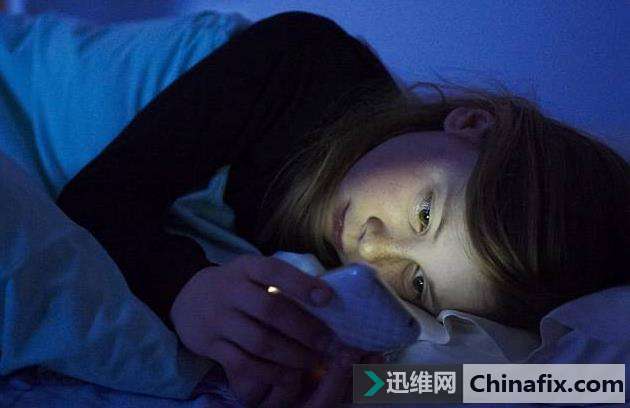 大家知道睡觉的时候智能手机是经常关机好还是一直不关机好呢?