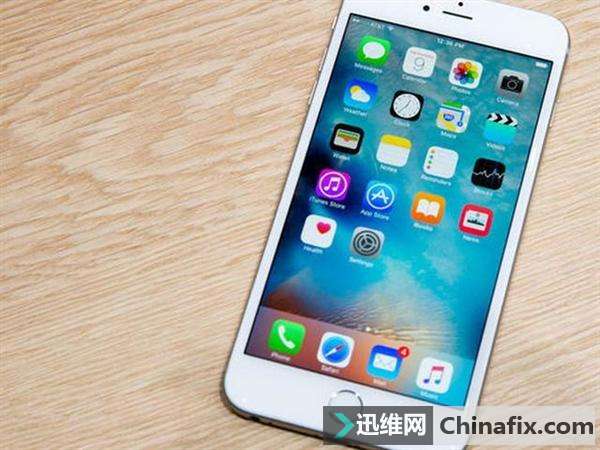 女子夏天带iPhone出街 结果太夸张:给跪