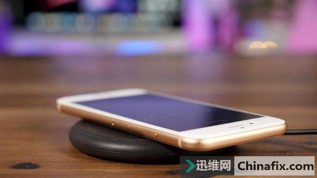 别再羡慕iPhone X!有了它,任何手机都能无线充电!