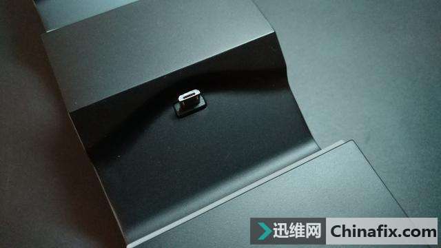 如果你经常忘记给PS4手柄充电,那运用这个方式就不会了