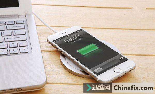 苹果辛辛苦苦研究的无线充电,我们几十块钱的电磁炉就能搞定!