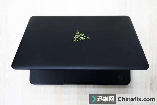 西装革履的肌肉绅士 雷蛇灵刃游戏本测评