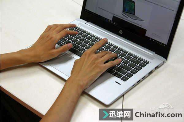 笔记本屏幕太小不方便运用?AOC移动显示器帮你大忙