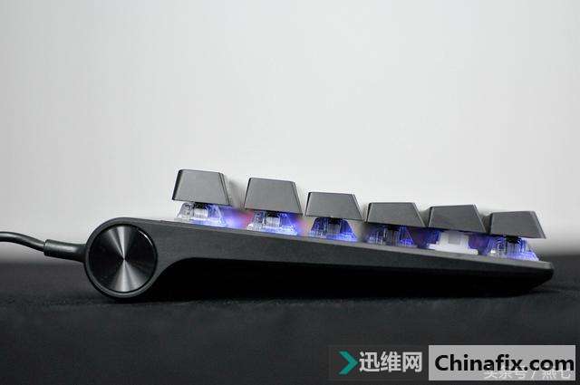 最美87键,全金属底座加持,樱桃8.0机械键盘侧刻黑轴详细测评
